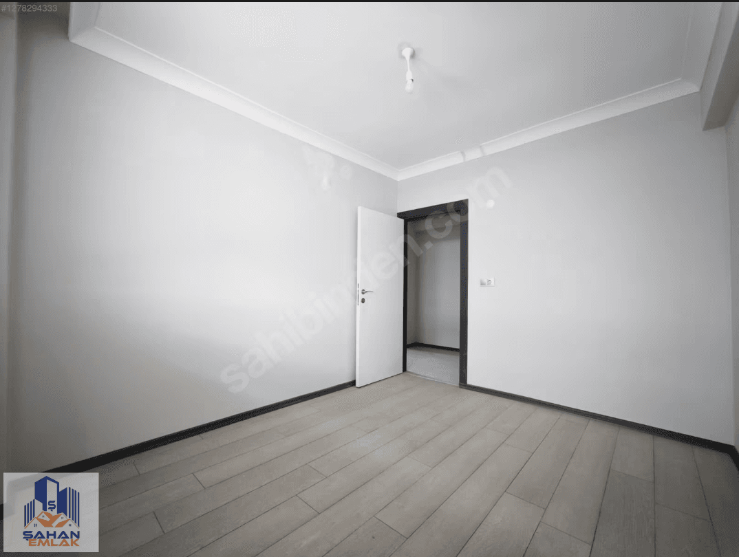 SPORKENT'TE GİYİNME ODALI SATILIK LÜKS 3+1 DAİRE — 4