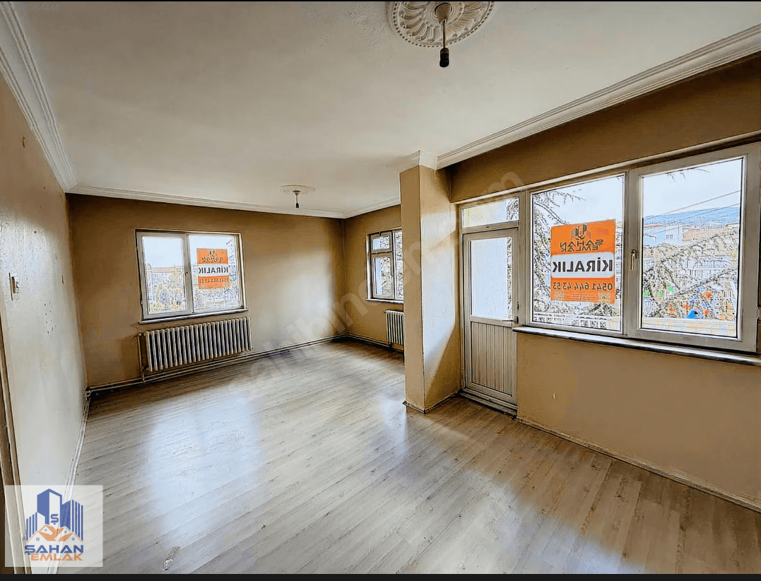 CUMHURİYET MAHALLESİ'NDE UYGUN FİYATLI 2+1 DAİRE — 2