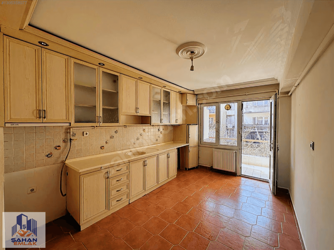 FATİH'TE 3+1 ARAKAT TERTEMİZ DAİRE — 5