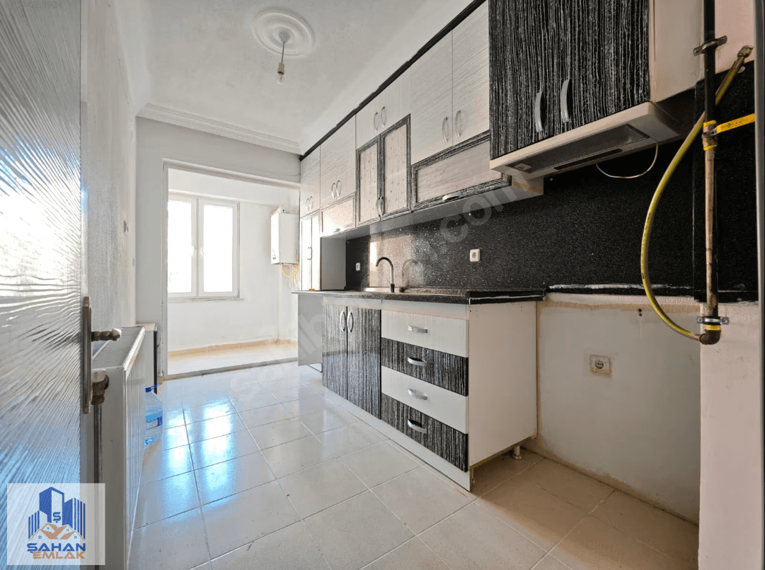 YENİDOĞAN'DA KİRALIK 3+1 DAİRE — 10