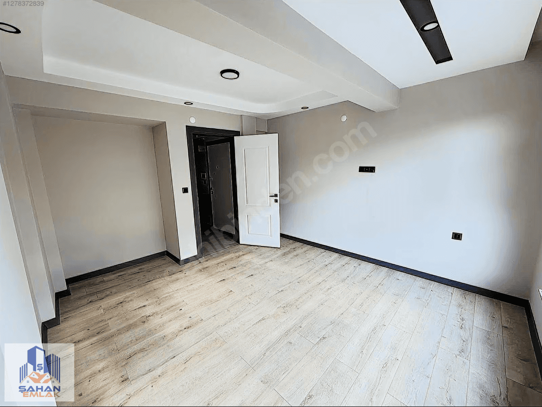 MEYDAN MAHALLESİ'NDE SATILIK 1+1 LÜX DAİRE — 1